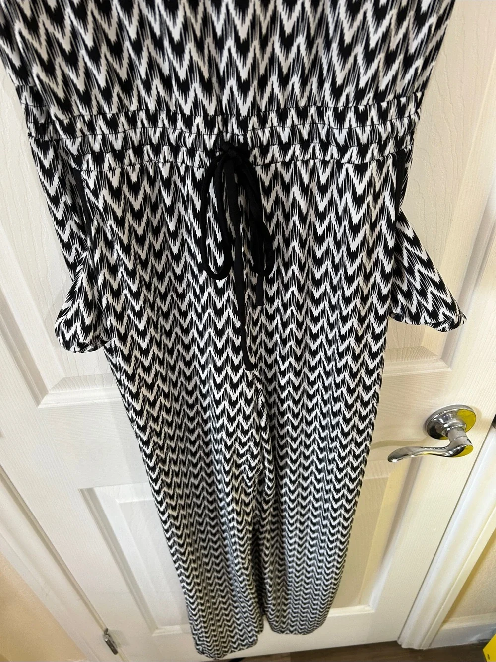 Calvin Klein Black and White Chevron Maxi Jumpsuit Romper Sz 4 - Picture 8 of 10